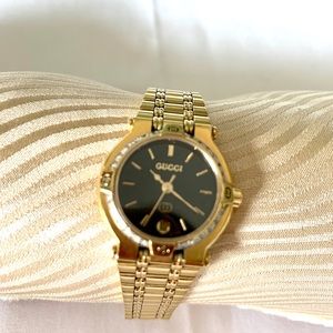 Gucci 9200L Gold Tone Ladies - Vintage